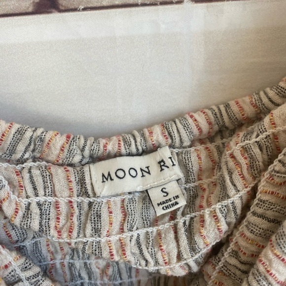 Moon River Ruffle Top - Picture 3 of 3